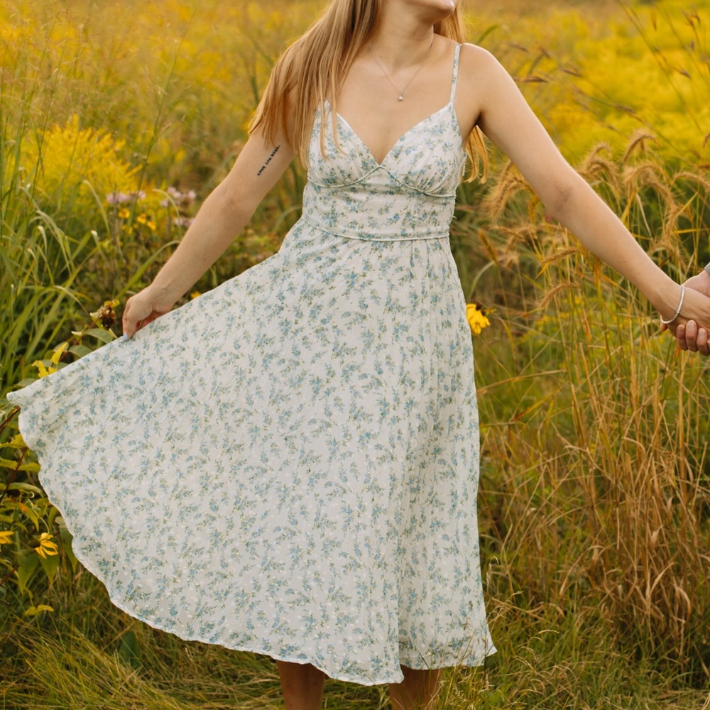LULUS DARLING FAVORITE WHITE FLORAL SLEEVELESS PLEATED DRESS - Picture 1 of 6